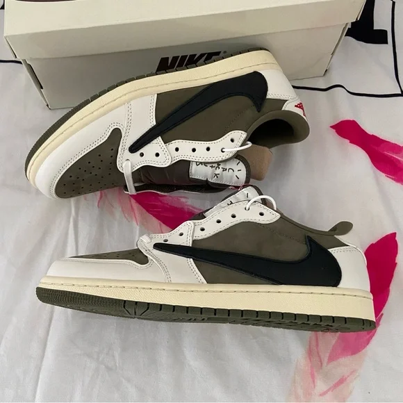 Travis Scott X Air Jordan 1 Low Og Olive Sneakers